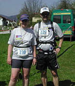 Ein Luferehepaar im Ziel des Dreiburgenland-Marathon