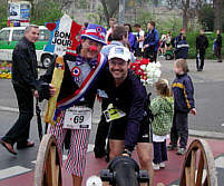 Zwei Mchtegern - Artilleristen beim Wrzburg Marathon