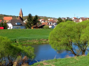 Karfreitag - Lauf von Buttenheim nach Trailsdorf mit Osterbrunnen am 19.04.2019 