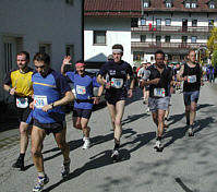 Fröhliches Marathonvolk beim Dreiburgenland-Marathon
